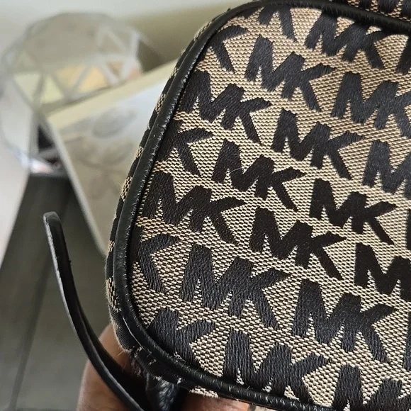 Michael Kors Jacquard Backpack Black/Tan - Picture 16 of 17